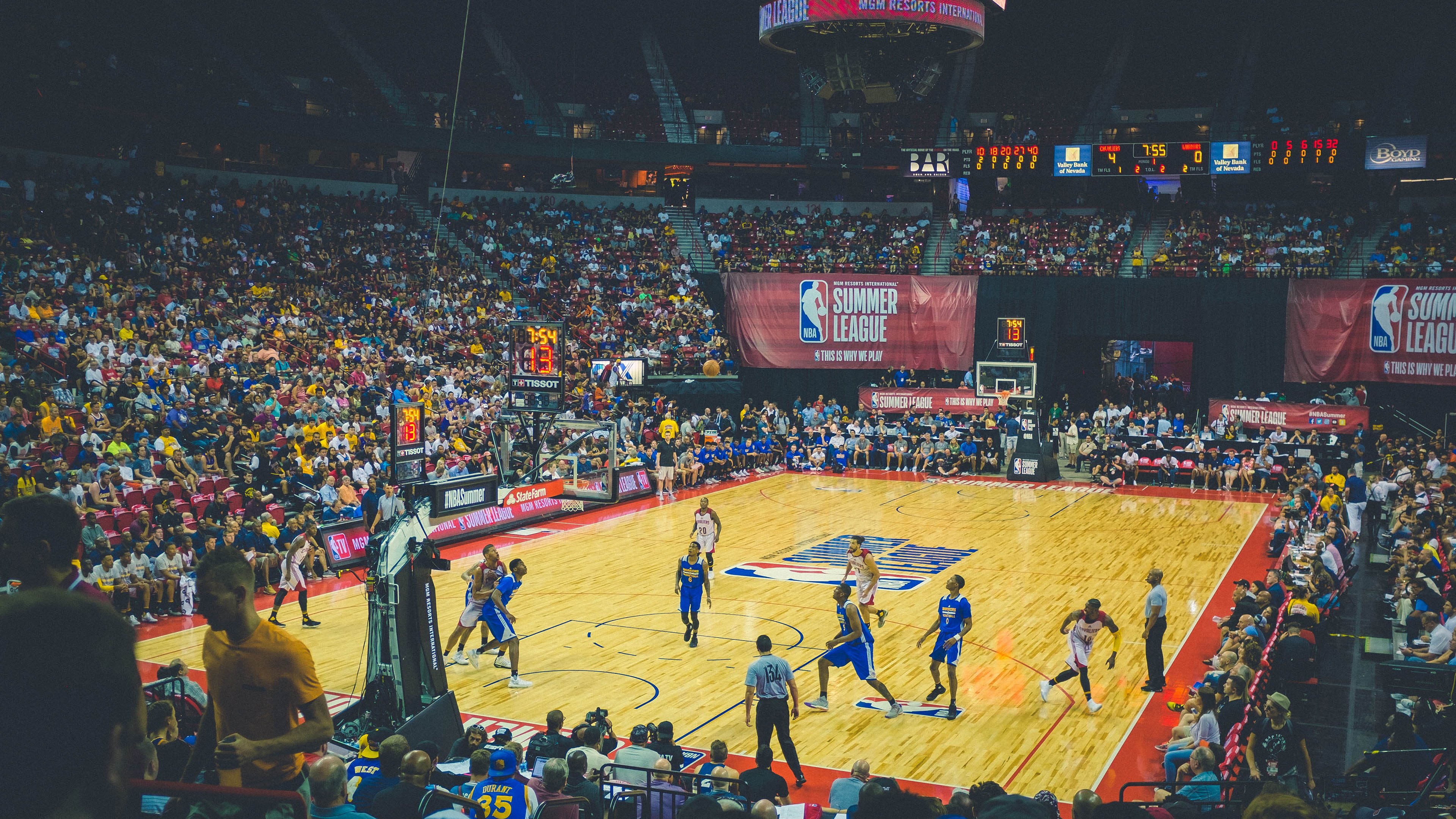 当马刺智慧遇上活塞铁血,约基奇在焦点战中完成非典型证明